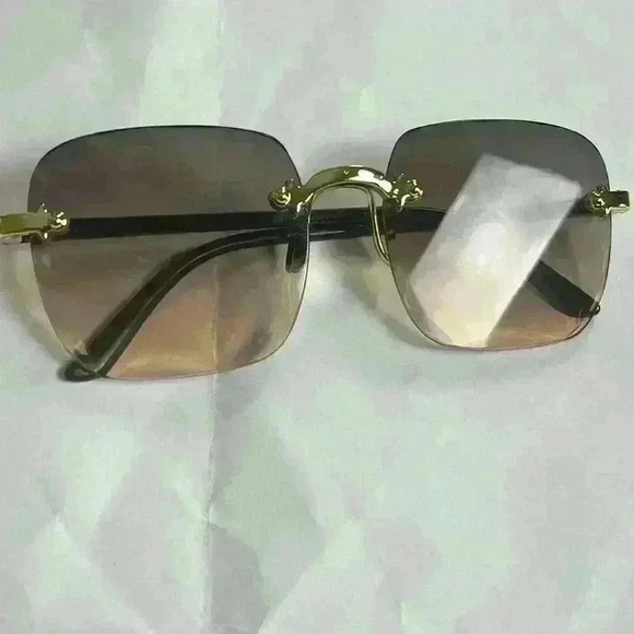 Fashion Sunglasses - Picture 2 of 3